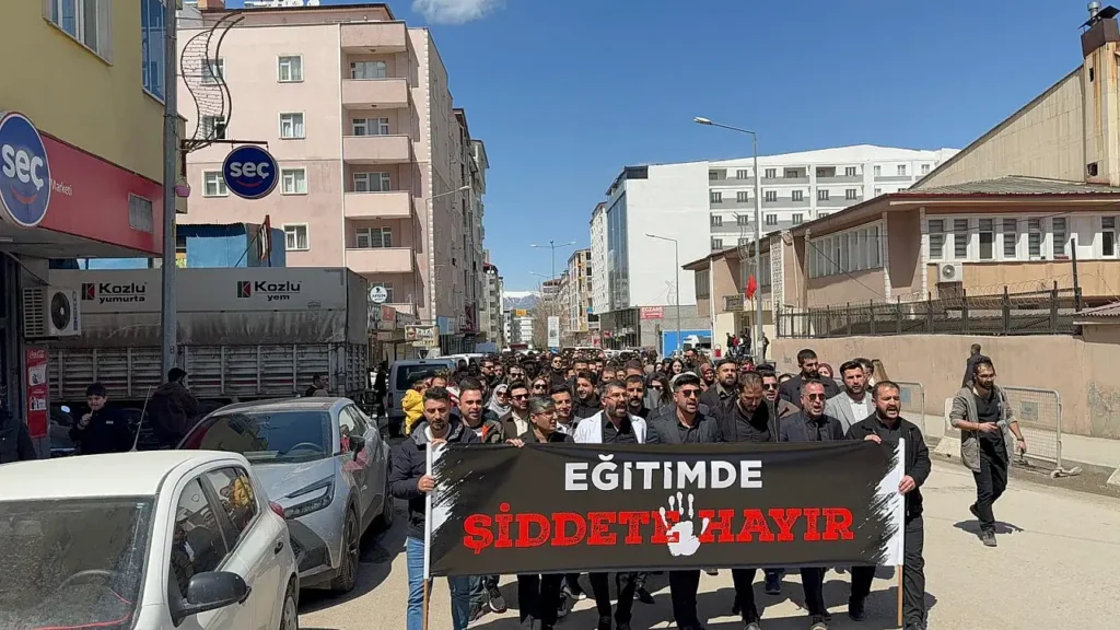 Doğubayazıt’ta Eğitimcilerden Şiddete Karşı Ortak Tepki