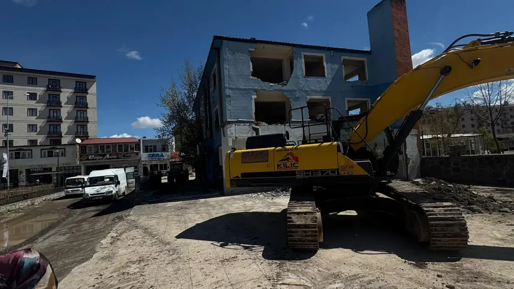 Doğubayazıt’ta Eski Konuk Evi Yıkılıyor: Yeni Yaşam Alanı Geliyor