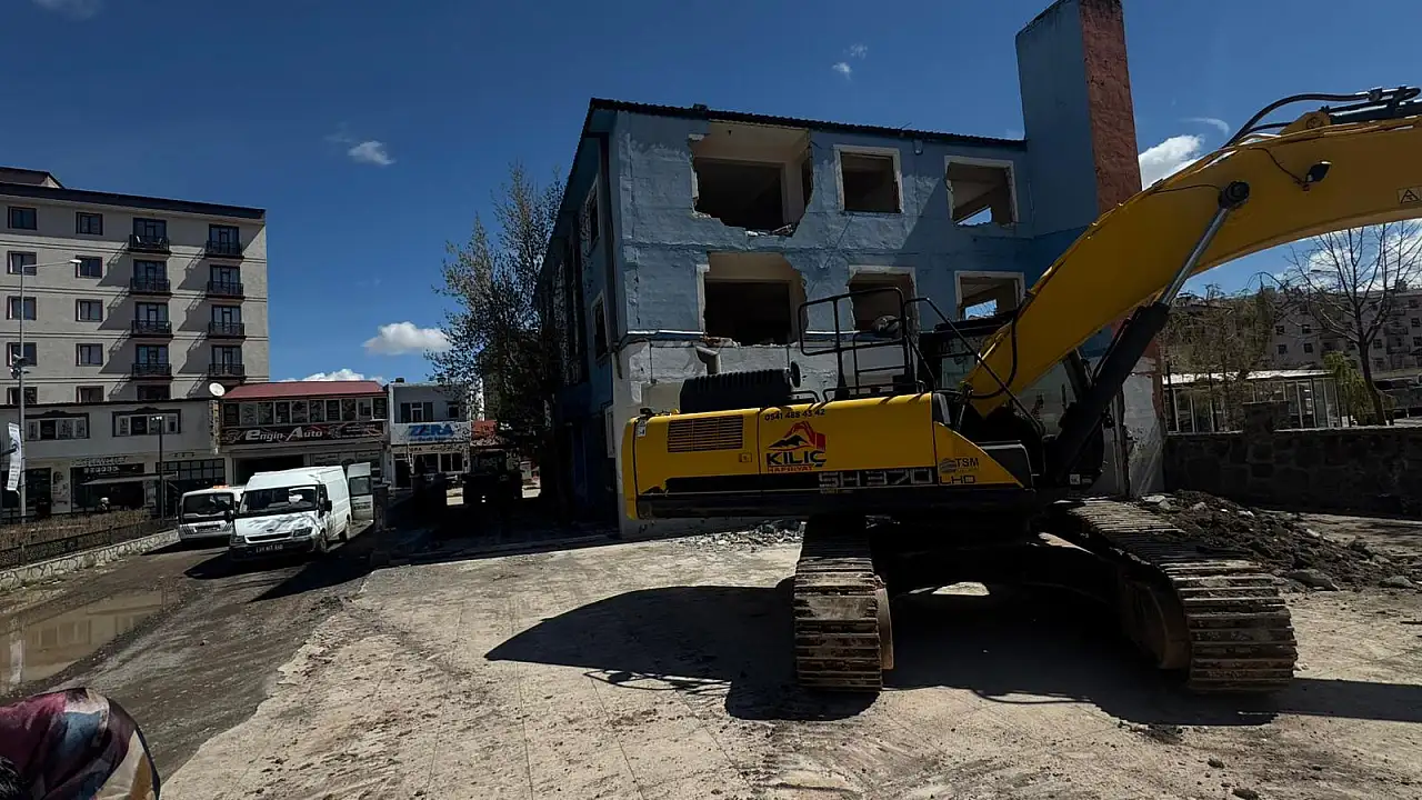 Doğubayazıt’ta Eski Konuk Evi Yıkılıyor: Yeni Yaşam Alanı Geliyor