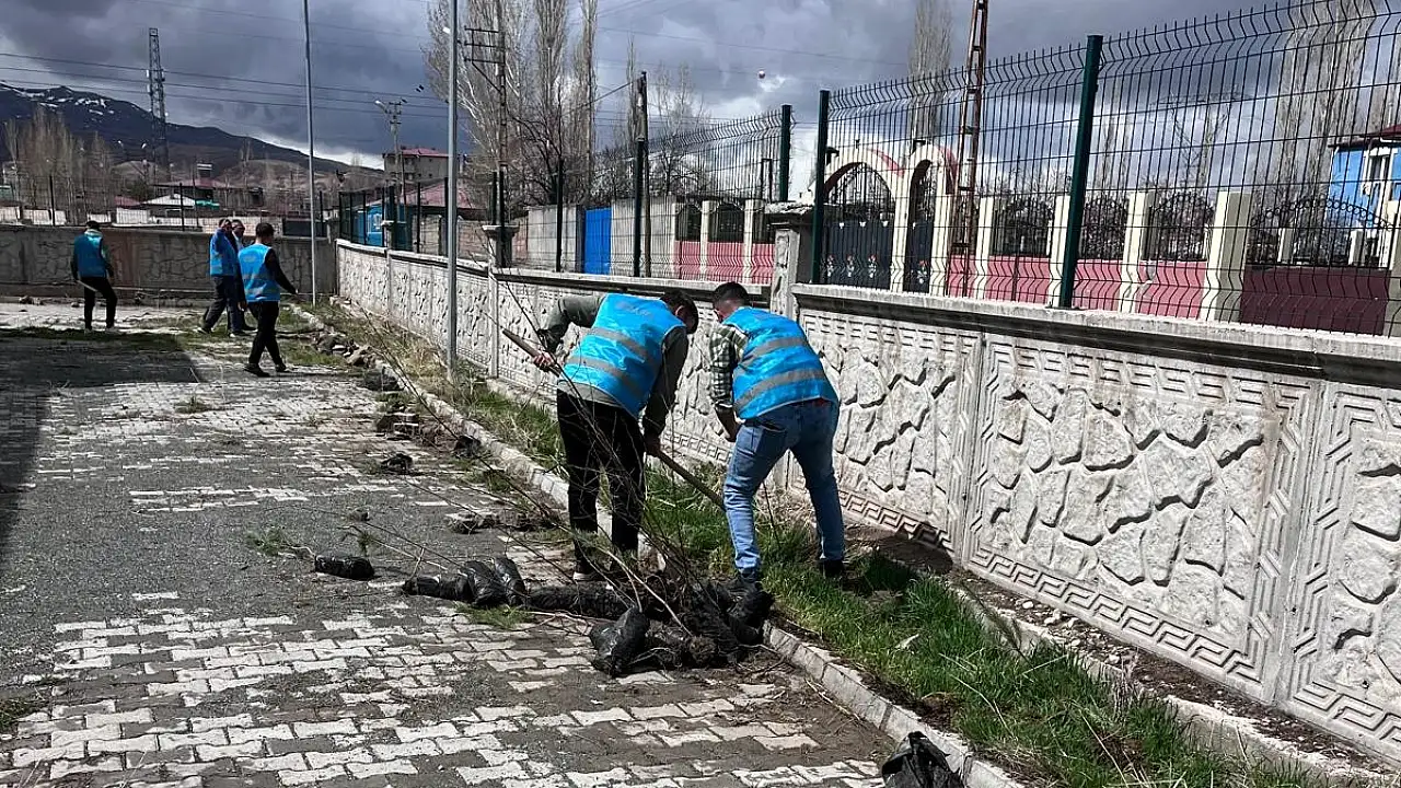 Doğubayazıt’ta 100 Fidan ile Geleceğe Nefes Verildi