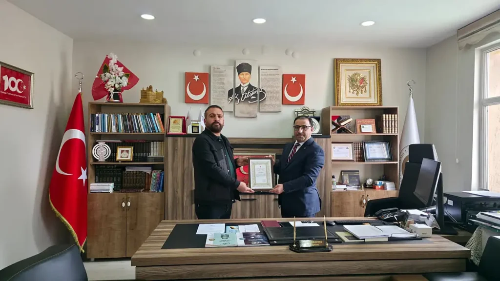 Doğubayazıt’ta Hayırsever Vedat Ararat’a Teşekkür Belgesi Verildi