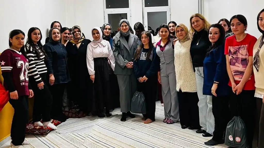 Doğubayazıt’taki Kız Öğrencilere Moral ve Bilgilendirme Etkinliği