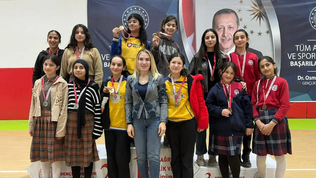 Doğubayazıt’ta Öğrenciler Satranç Turnuvasında Yarıştı