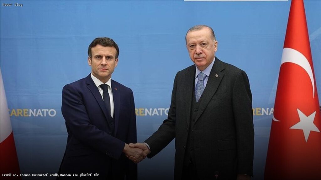 Erdoğan ve Macron, krizler üzerine kapsamlı görüşme yaptı