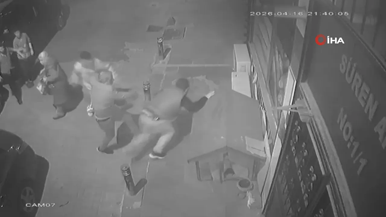 Küçükçekmece’de Bıçaklı Saldırı Anları Güvenlik Kamerasında