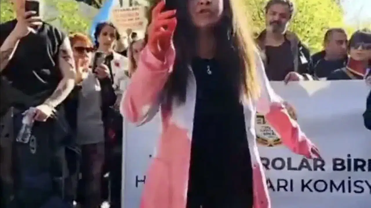 Sokak Köpekleri Eyleminde Şok Edici Performans!