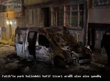 İstanbul Fatih’te hafif ticari araçta yangın: Olay anı görüntülendi