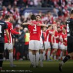 Final maçında ilginç anlar: Hakem maçın ortasında telefonla konuştu