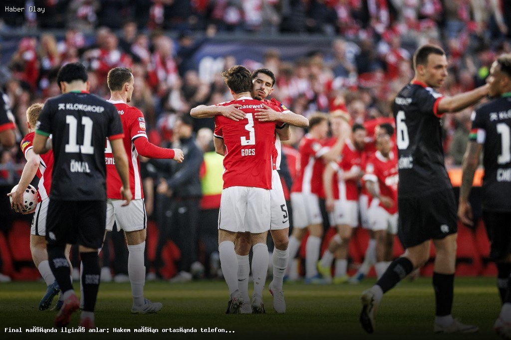 Final Maçında Hakem Telefonla Konuştu: Neler Oluyor?