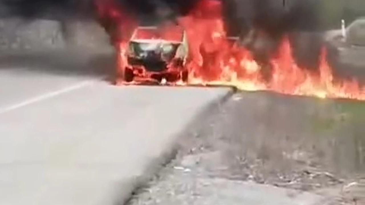 Fren Arızası Sonrası Otomobil Alev Alev Yandı!