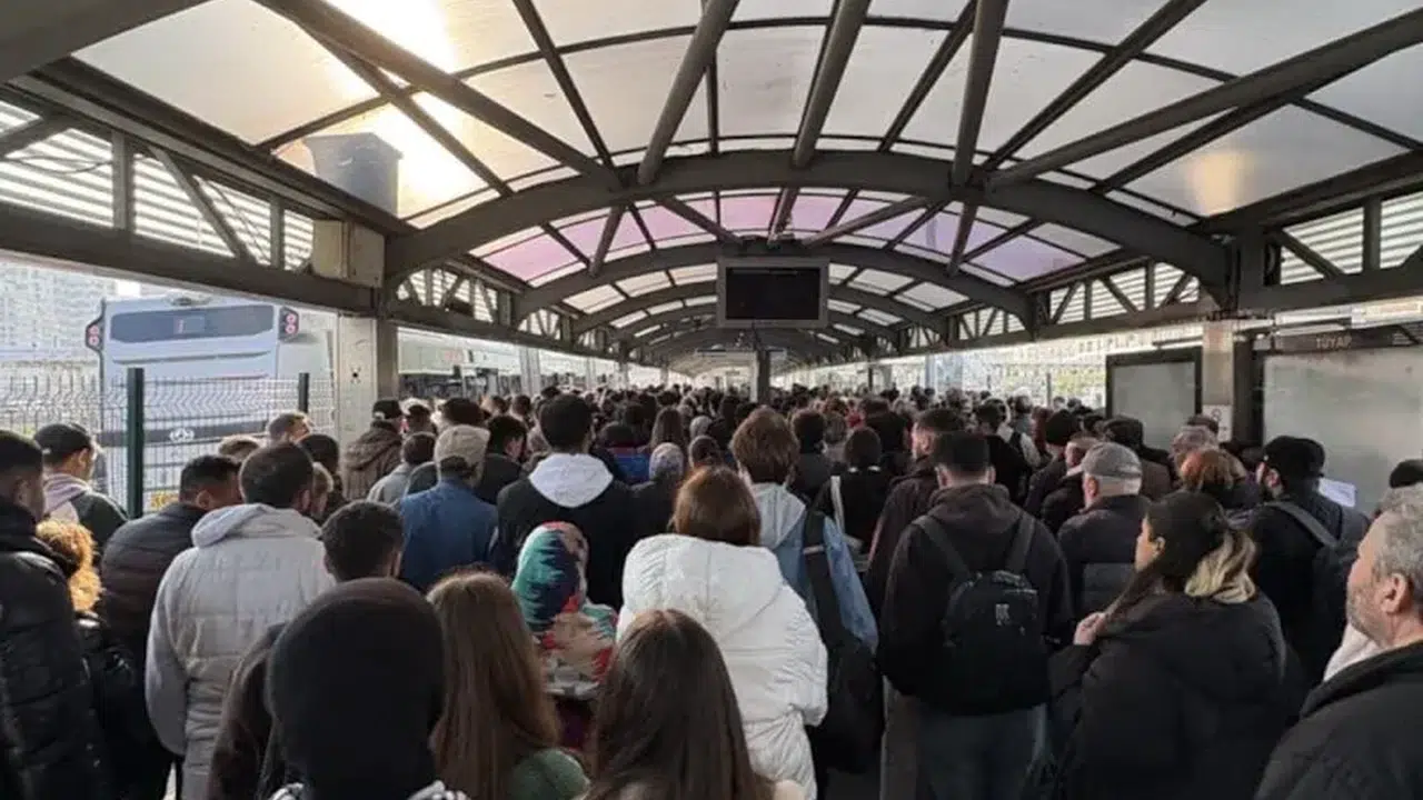 Beylikdüzü’nde Metrobüs Çilesi: Neden Bu Kadar Yoğun?