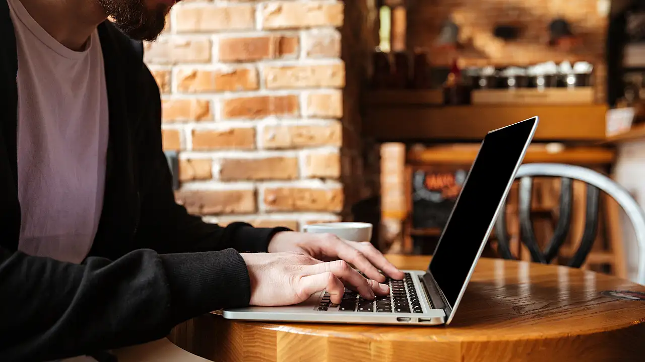 Halka Açık Alanlarda AirDrop Kullanımı ve Veri Güvenliği