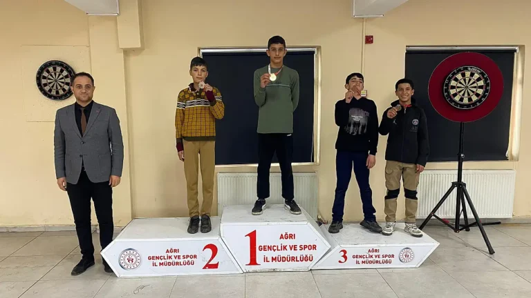 Hamur’da Kurtuluş Etkinliklerinde Dart Turnuvası Heyecanı