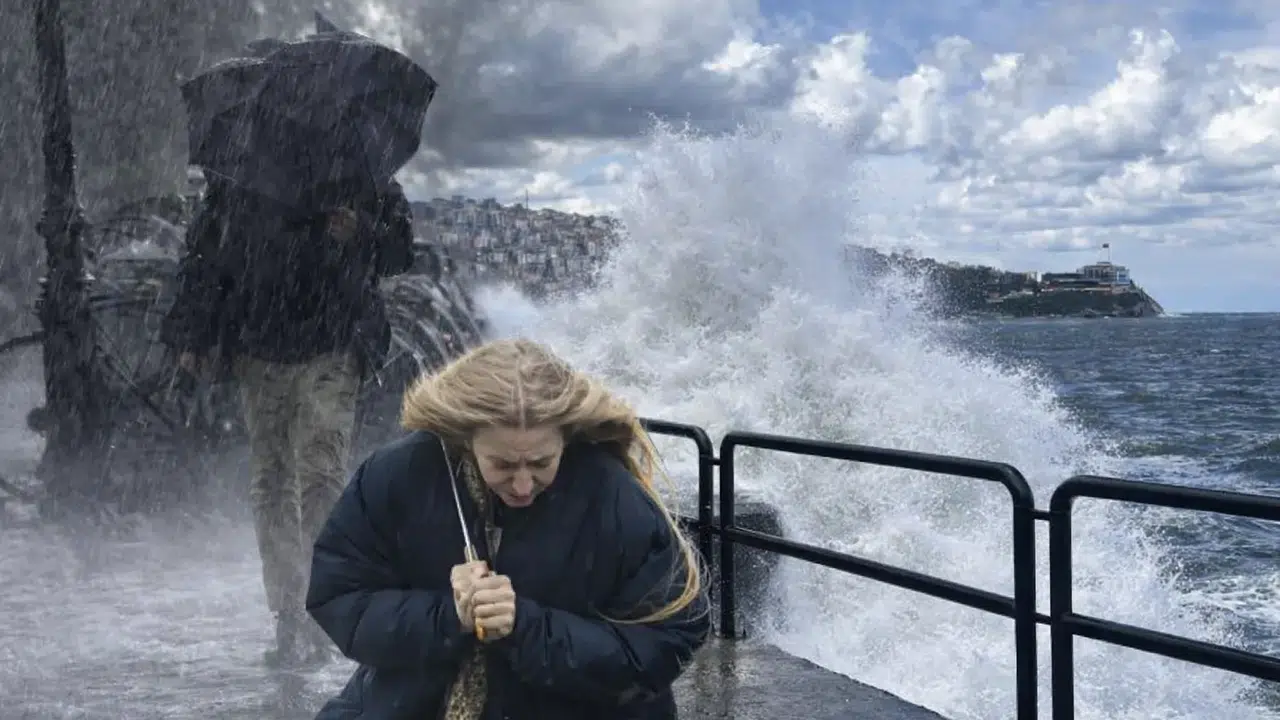 Meteorolojiden Sağanak Yağış Uyarısı Gelen 56 İl Açıklandı