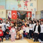 HKÜ Öğrencilerinden Hastanedeki Çocuklara Unutulmaz Bayram