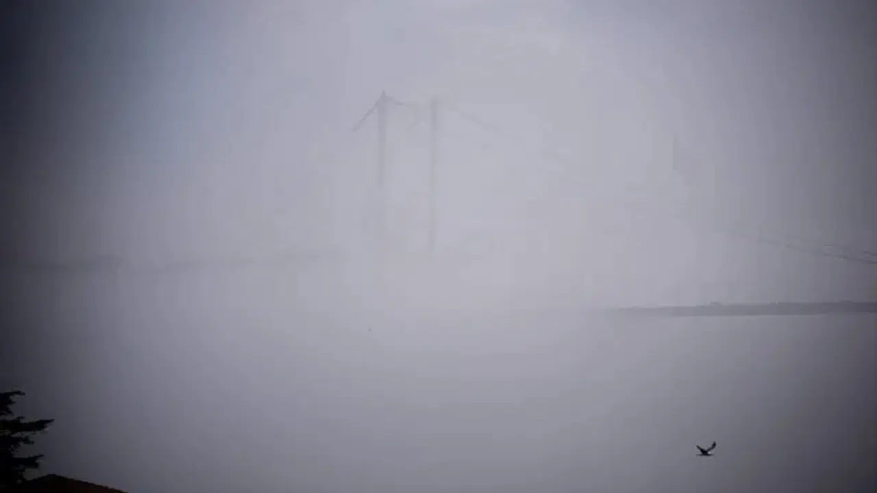 İstanbul Boğazı’nda Yoğun Sis Nedeniyle Gemi Trafiği Durdu