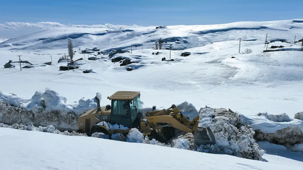 Ağrı’nın Sarıharman Köyü’nde Karla Mücadele Başarıyla Tamamlandı