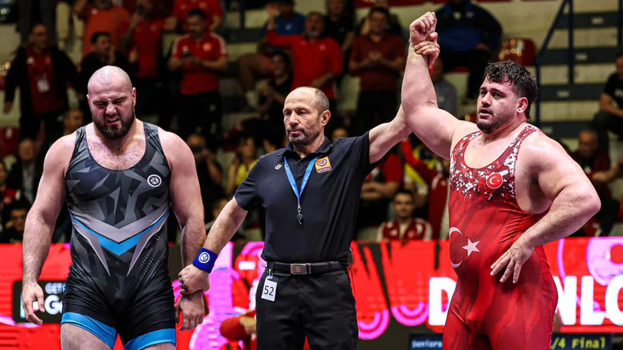 Rıza Kayaalp Avrupa Şampiyonası’nda Rekor Avında