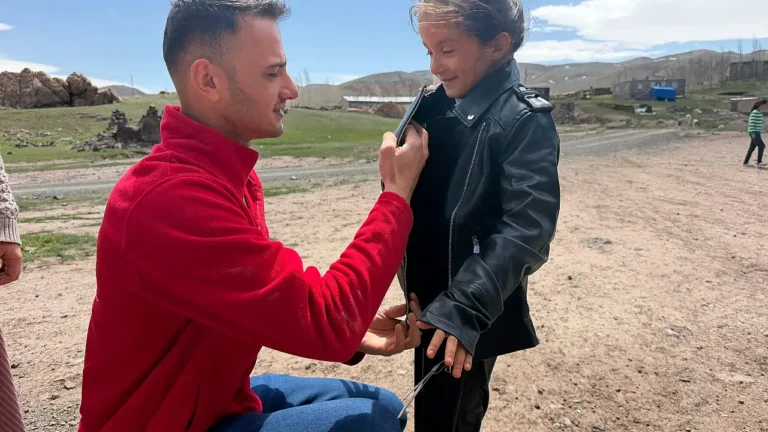 Kızılay Gönüllüleri Ayrancı Köyü’nde Çocukları Sevindirdi