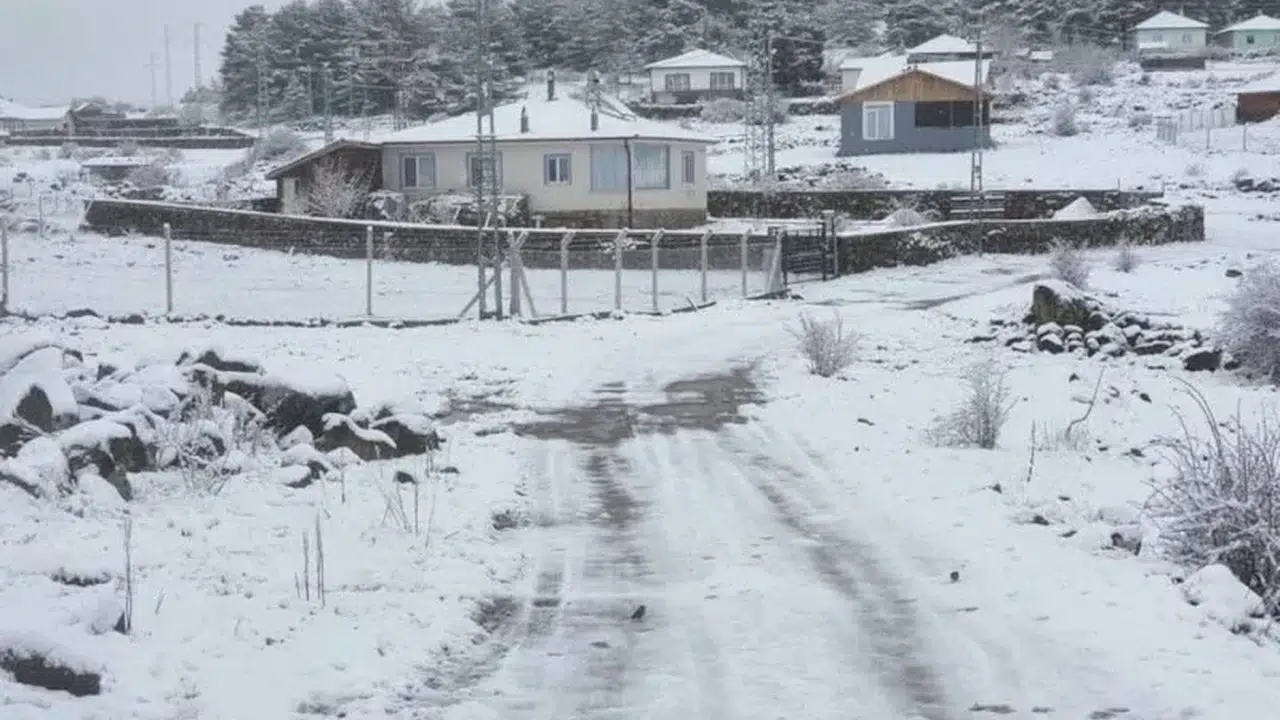 Kızılcahamam ve Çubuk’ta Nisan Ortasında Kar Yağışı