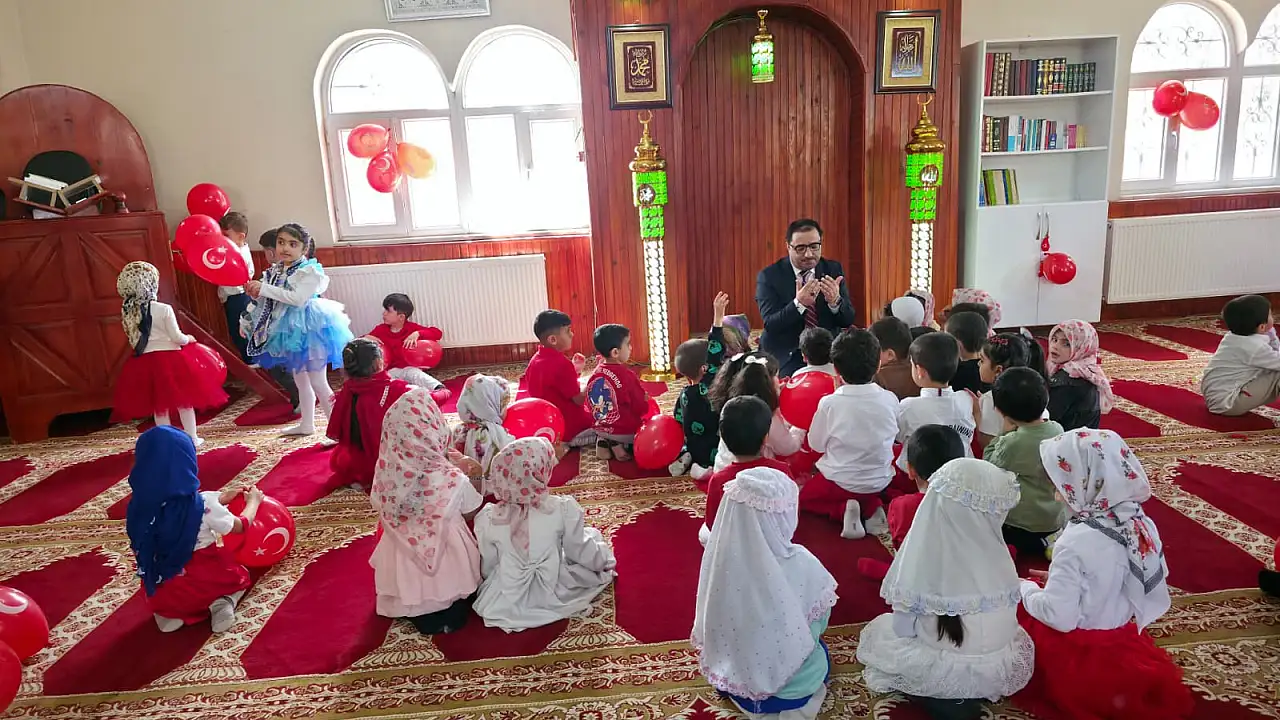 Minik Kalpler 23 Nisan’da Camiyle Buluştu