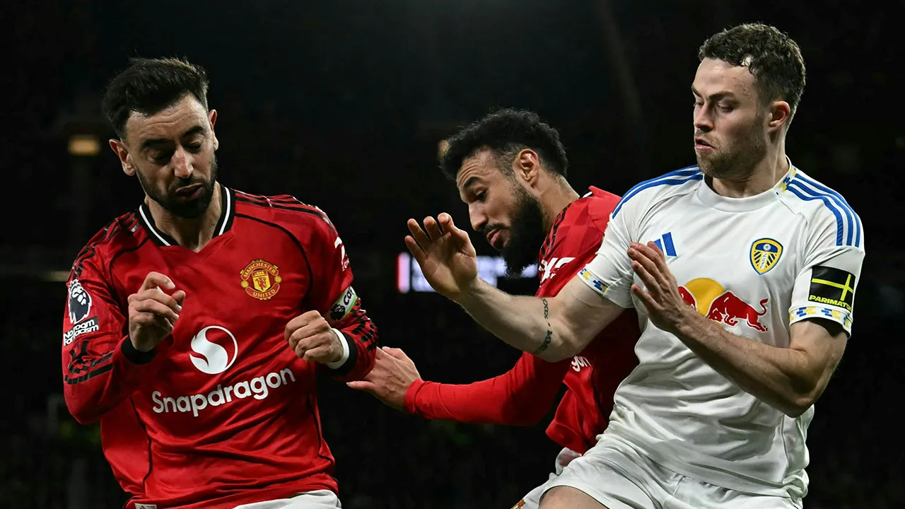 Manchester United, Leeds United’a karşı tarihi bir mağlubiyet aldı