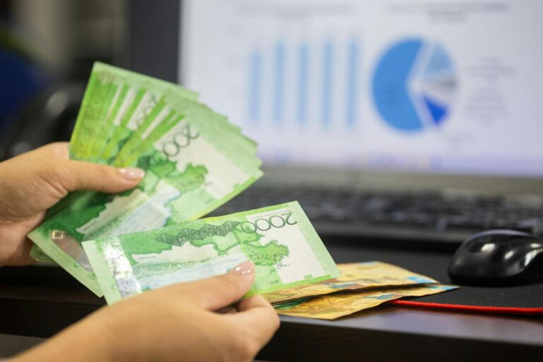 Motorine Gece Yarısı Zam Geldi: Neden ve Etkileri Neler?