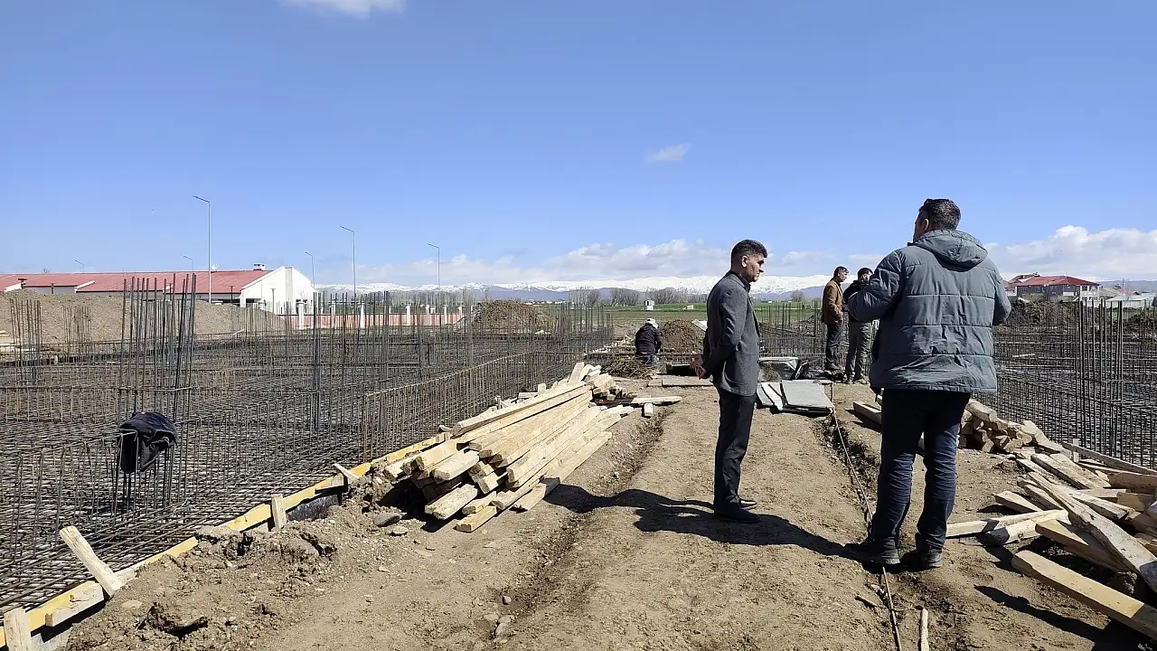 Ağrı’da Gündüzlü Bakım Merkezi İnşaatı Yerinde İncelendi