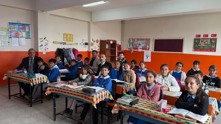 Davut Şen, Doğubayazıt Köy Okullarına Moral Ziyareti Gerçekleştirdi