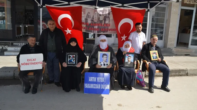 Muş’ta Ailelerin Evlat Nöbeti Devam Ediyor