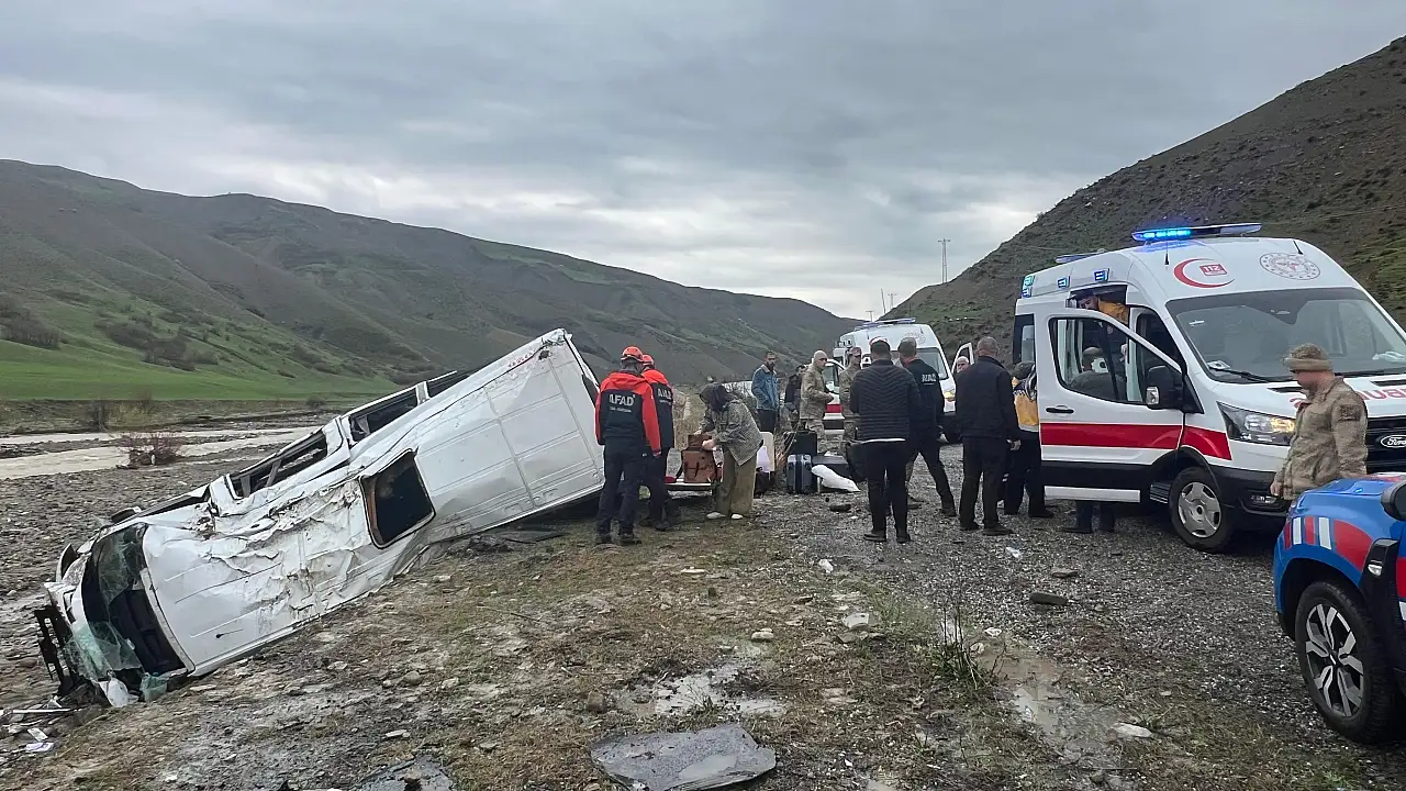 Muş’ta Yolcu Minibüsü Dereye Düştü: 16 Yaralı