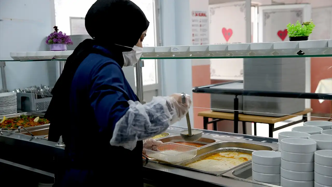 Öğrencilerden Yürek Isıtan Dayanışma: Komşum Projesi Nedir?