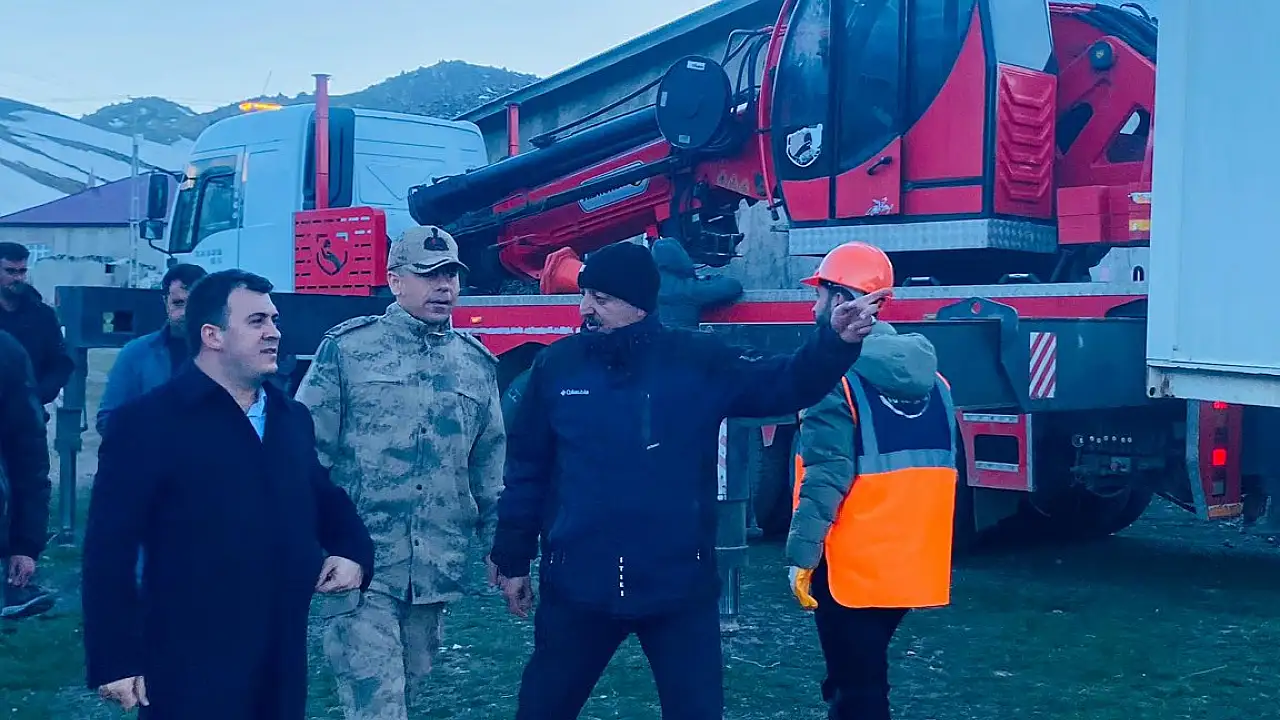 Patnos Kaymakamı Dertlioğlu Deprem Bölgesinde Neler Yaptı?