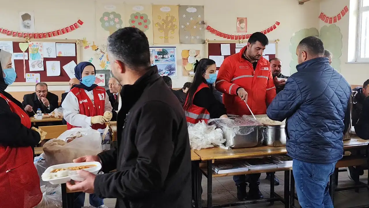 Patnos Kızılay Ekipleri Deprem Bölgesinde Destek Vermeye Devam Ediyor