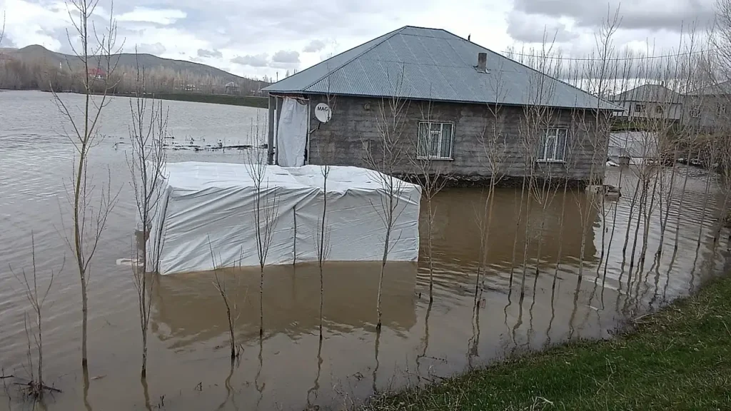 Patnos’ta Taşkın: Evler Su Altında Kaldı, Vatandaşlar Panik İçinde