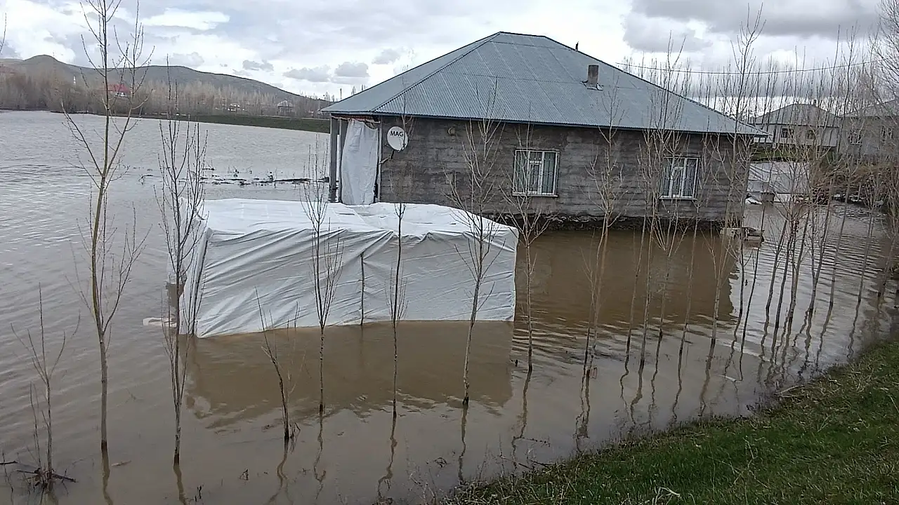 Patnos’ta Taşkın: Evler Su Altında Kaldı, Vatandaşlar Panik İçinde