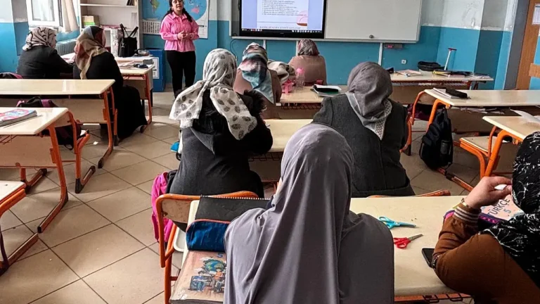 Patnos’ta Velilere Aile ve Çocuk Hakları Eğitimi Verildi