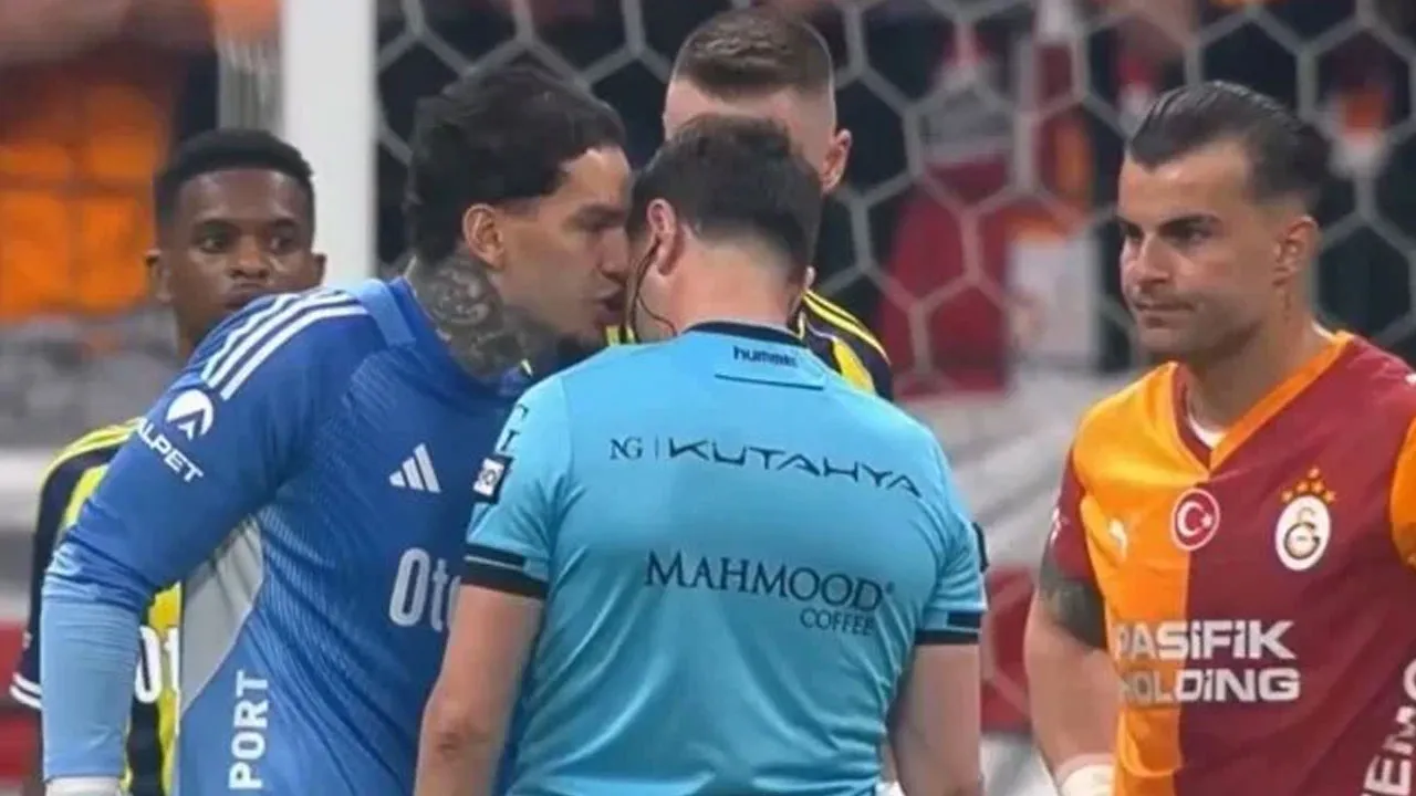 Galatasaray-Fenerbahçe derbisinde büyük tartışma: Penaltı ve kırmızı kart