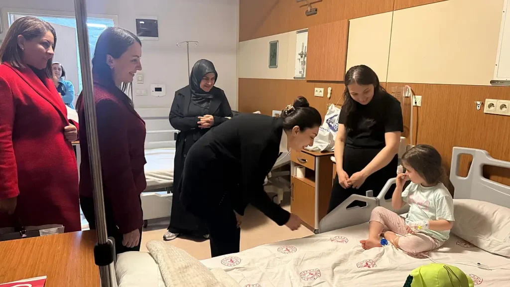 Ruken Kilerci, 23 Nisan’da Hastanedeki Çocukları Ziyaret Etti