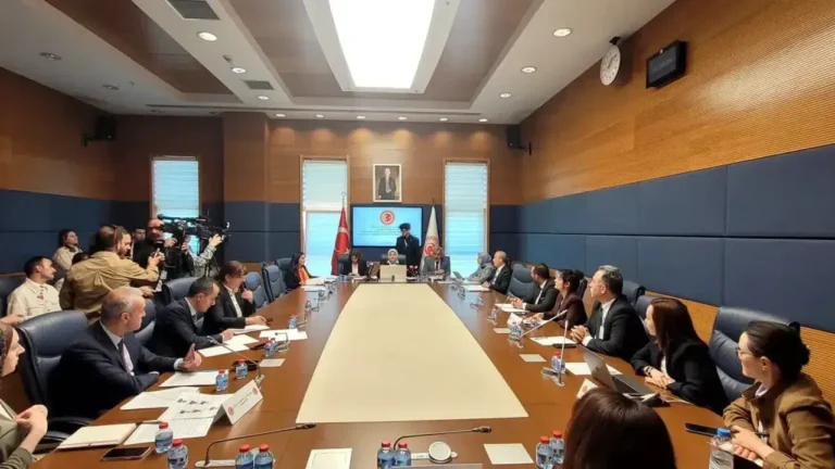 Dijital Nezaket ile Akran Zorbalığına Son Verilecek