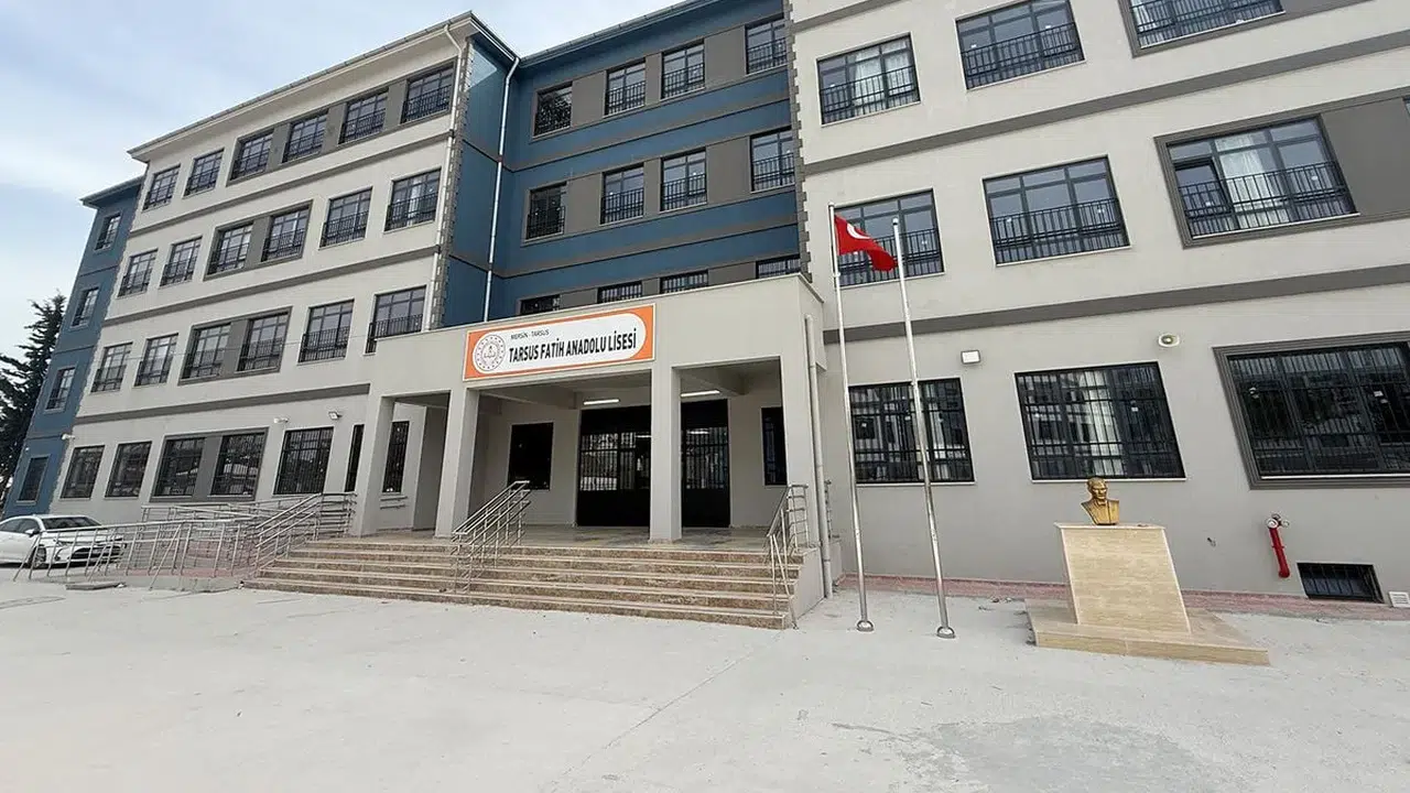 Mersin’de Okulda Silahlı Öğrenci Paniği! Neden Bu Kadar Tehlikeli?