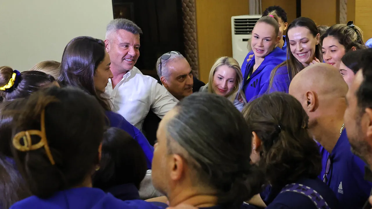 Sadettin Saran’dan Fenerbahçe Voleybol Takımına Destek Ziyareti