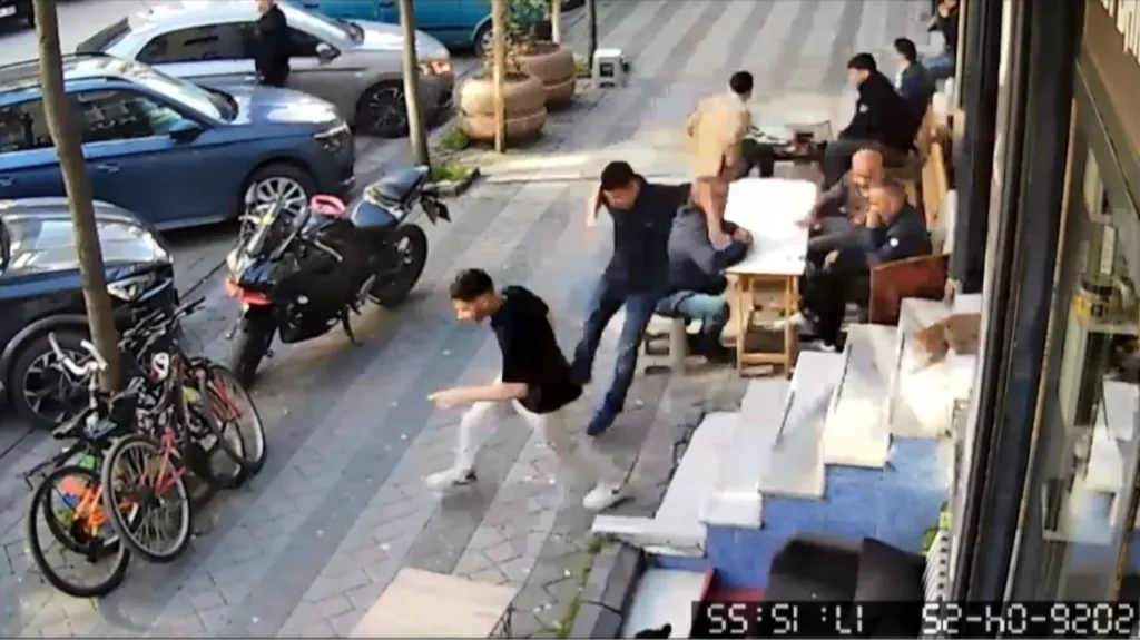 Kedinin Salondaki Macerası: Müşterilere Komik Anlar Yaşattı