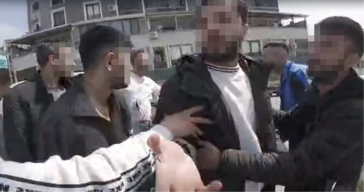 Motosiklet Sürücüsü Korna Çaldı, Şiddetli Saldırıya Uğradı