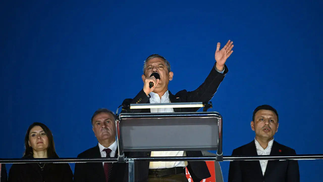 CHP Lideri Özgür Özel’den Gazetecilere Sert Uyarı