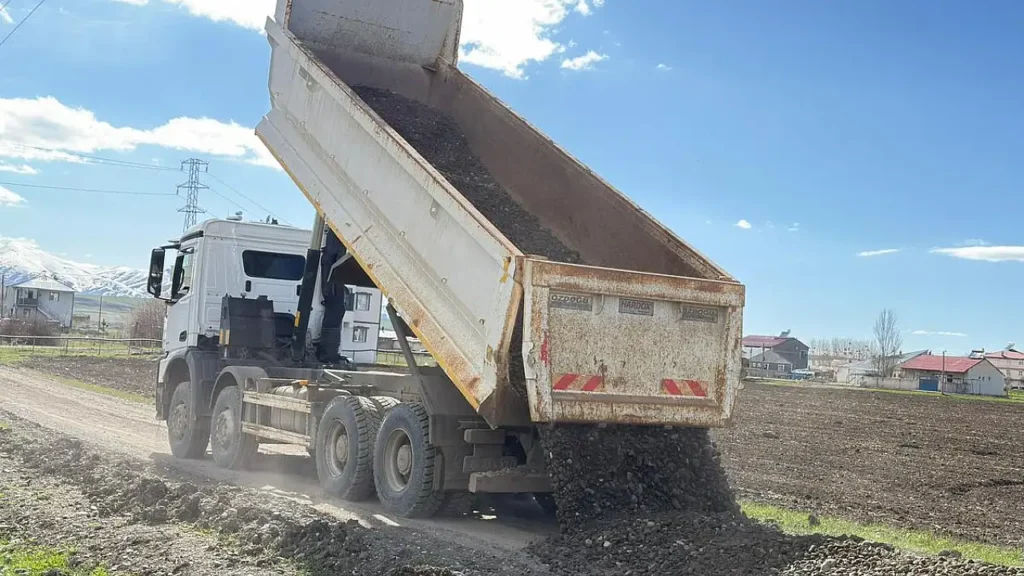 Suçatağı Köyü’nde Yol İyileştirme Çalışmaları Devam Ediyor