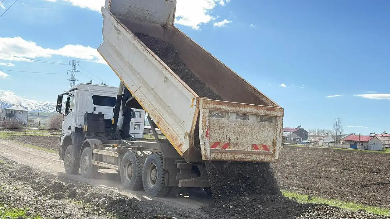 Suçatağı Köyü’nde Yol İyileştirme Çalışmaları Devam Ediyor