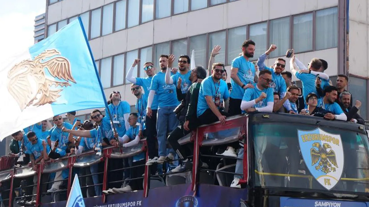 Erzurumspor FK’nın Süper Lig’e Yükselişi ve Şampiyonluk Kutlamaları