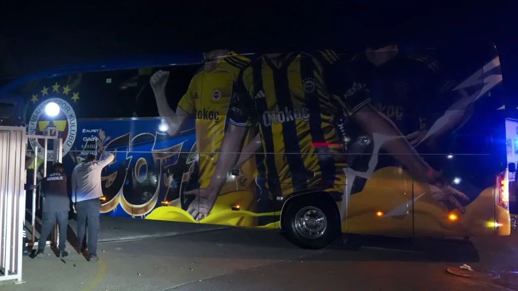 Fenerbahçe Taraftarından Şok Protesto: Samandıra’da Olaylar Çıktı