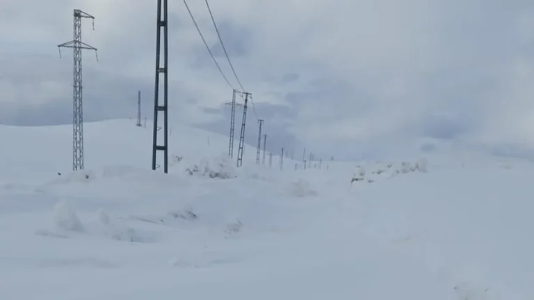 Gündoğdu Köyü’nde Bahar Beklentisi Zayıf: Kar Yağışı Devam Ediyor